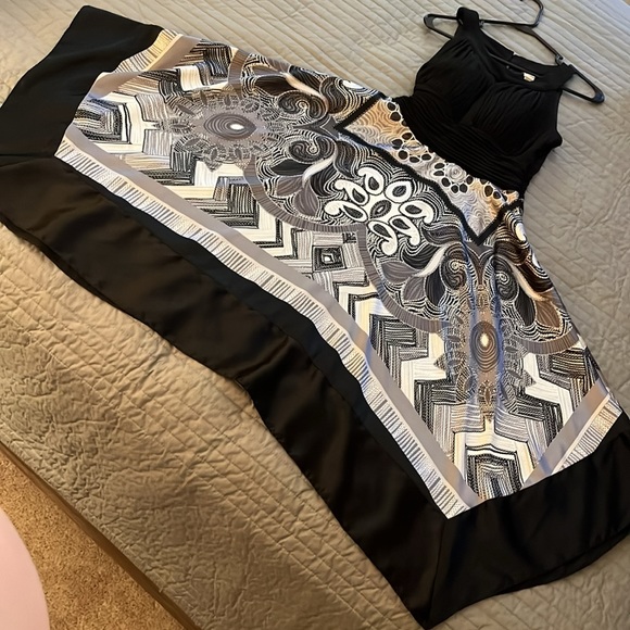 BEAUTIFUL DRESS - Picture 7 of 7